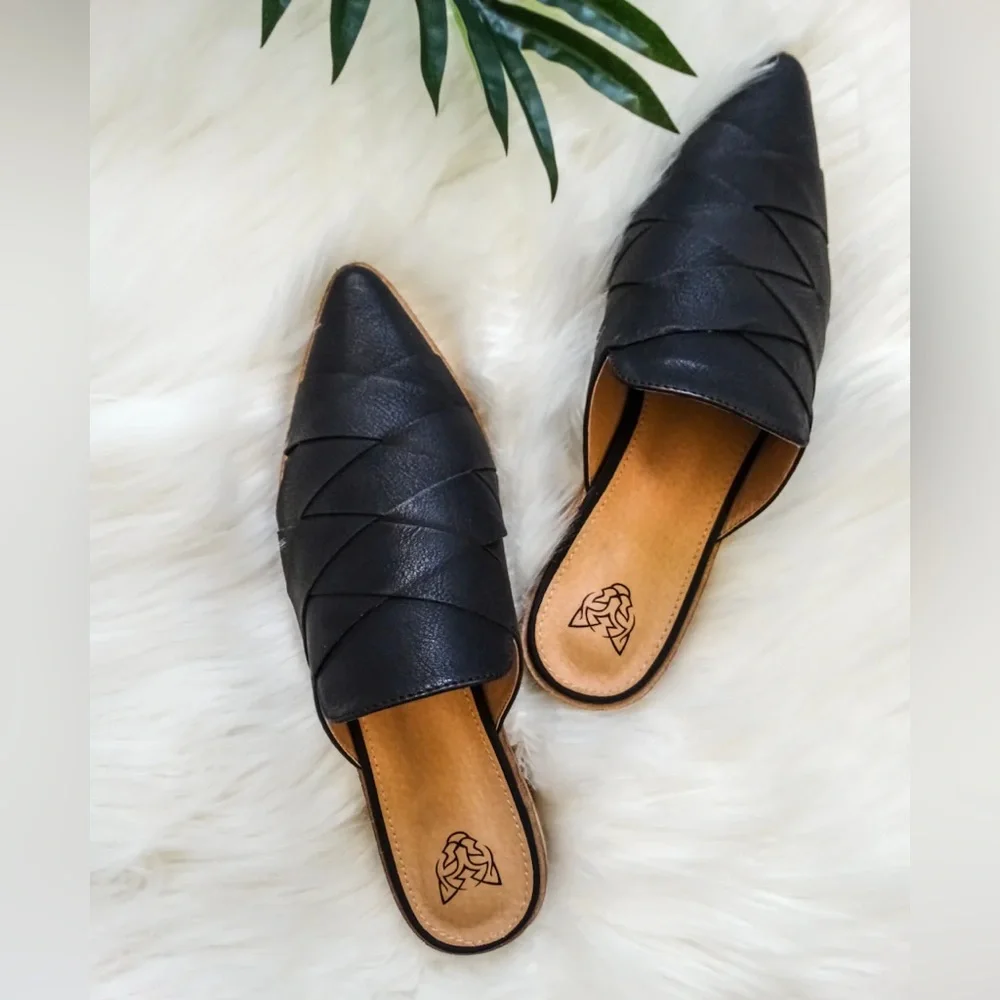 SOLD BEAST FASHION woven mules in cognac - Picture 1 of 8